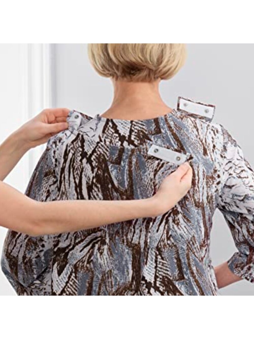 Adaptive Open Back High-Low Top Snap Closure Assisted Dressing - Picture 5 of 6